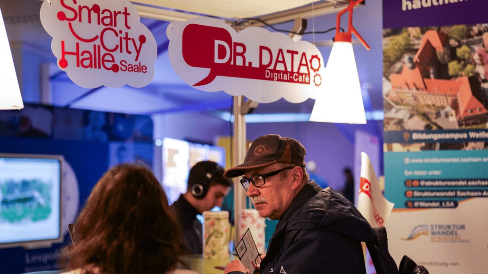 Beratungssituation von Dr. Data